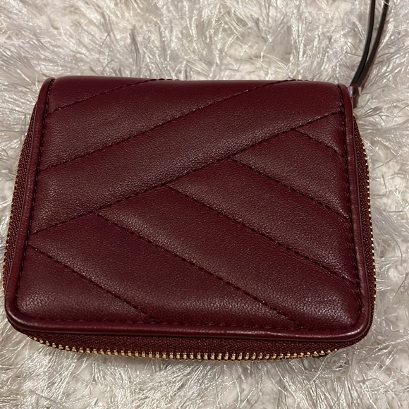 Tory Burch wallet T Burgundy beautiful color. Brand new. Amazing color. - Picture 5 of 6